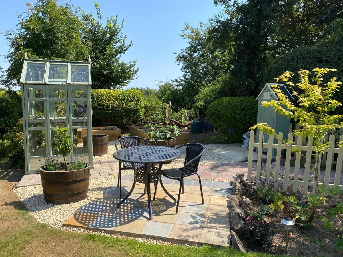 Orchard Side Bed And Breakfast Hanley Swan Exterior photo